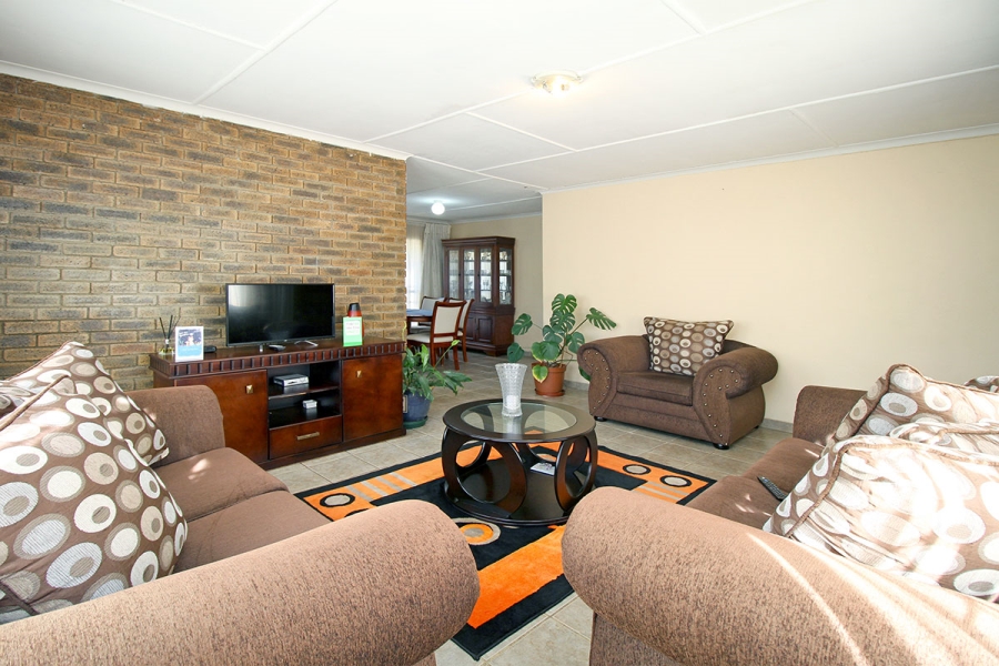 4 Bedroom Property for Sale in Witpoortjie Gauteng