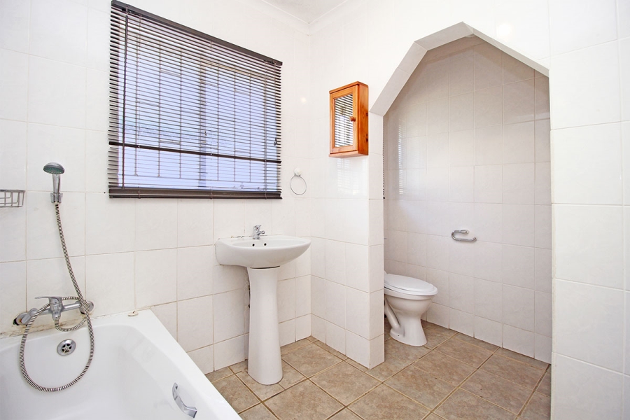 4 Bedroom Property for Sale in Witpoortjie Gauteng
