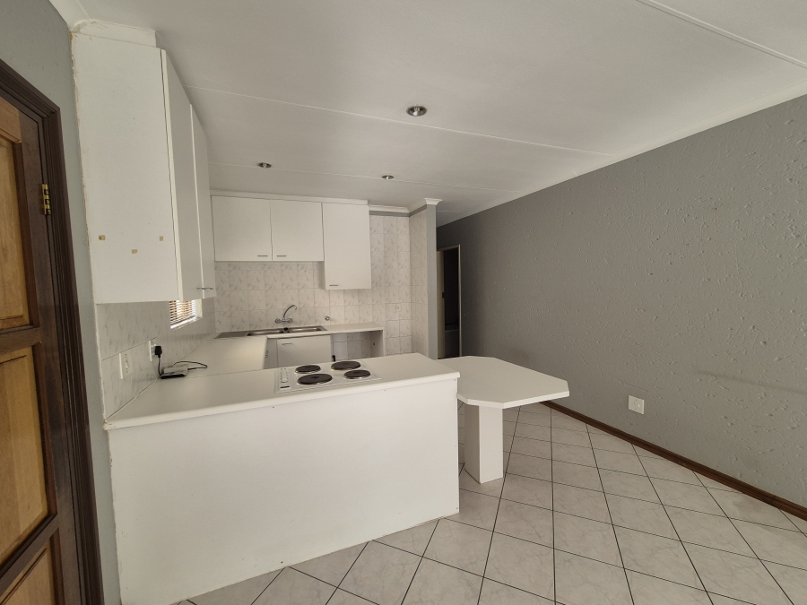 To Let 2 Bedroom Property for Rent in Buurendal Gauteng