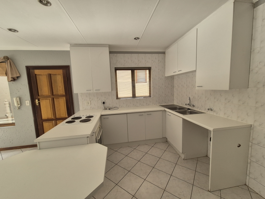 To Let 2 Bedroom Property for Rent in Buurendal Gauteng