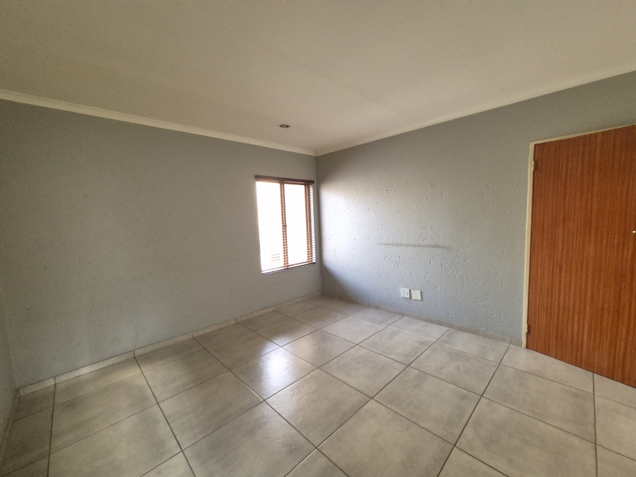 To Let 2 Bedroom Property for Rent in Buurendal Gauteng