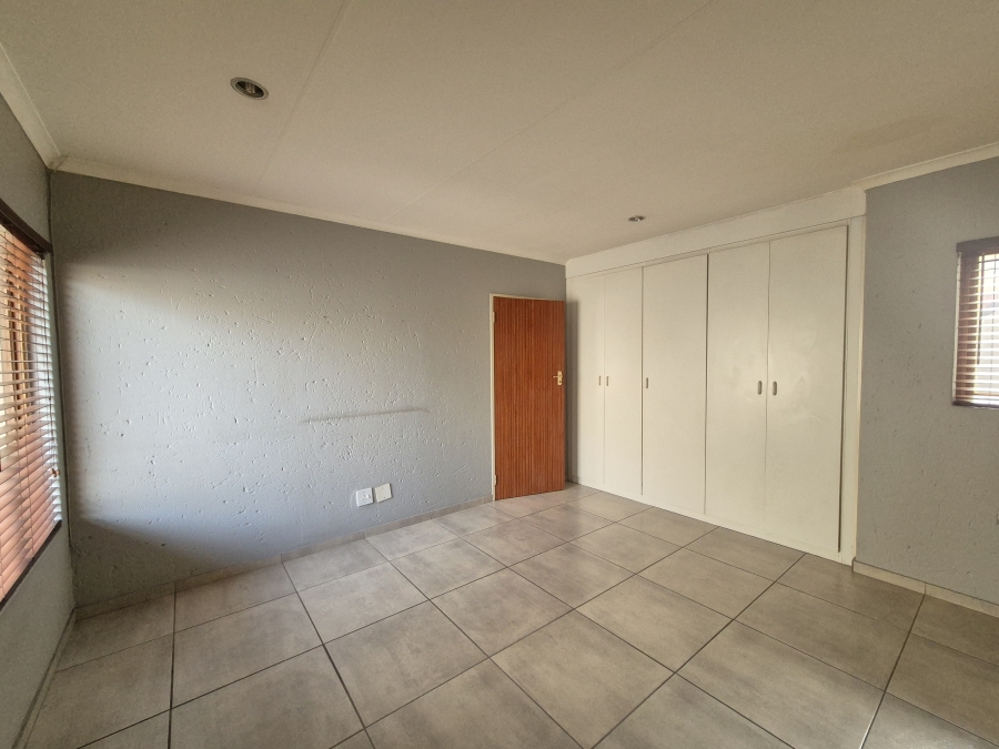 To Let 2 Bedroom Property for Rent in Buurendal Gauteng