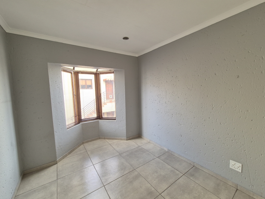 To Let 2 Bedroom Property for Rent in Buurendal Gauteng