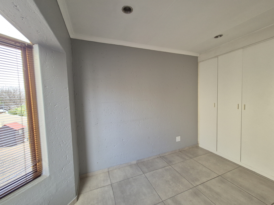 To Let 2 Bedroom Property for Rent in Buurendal Gauteng