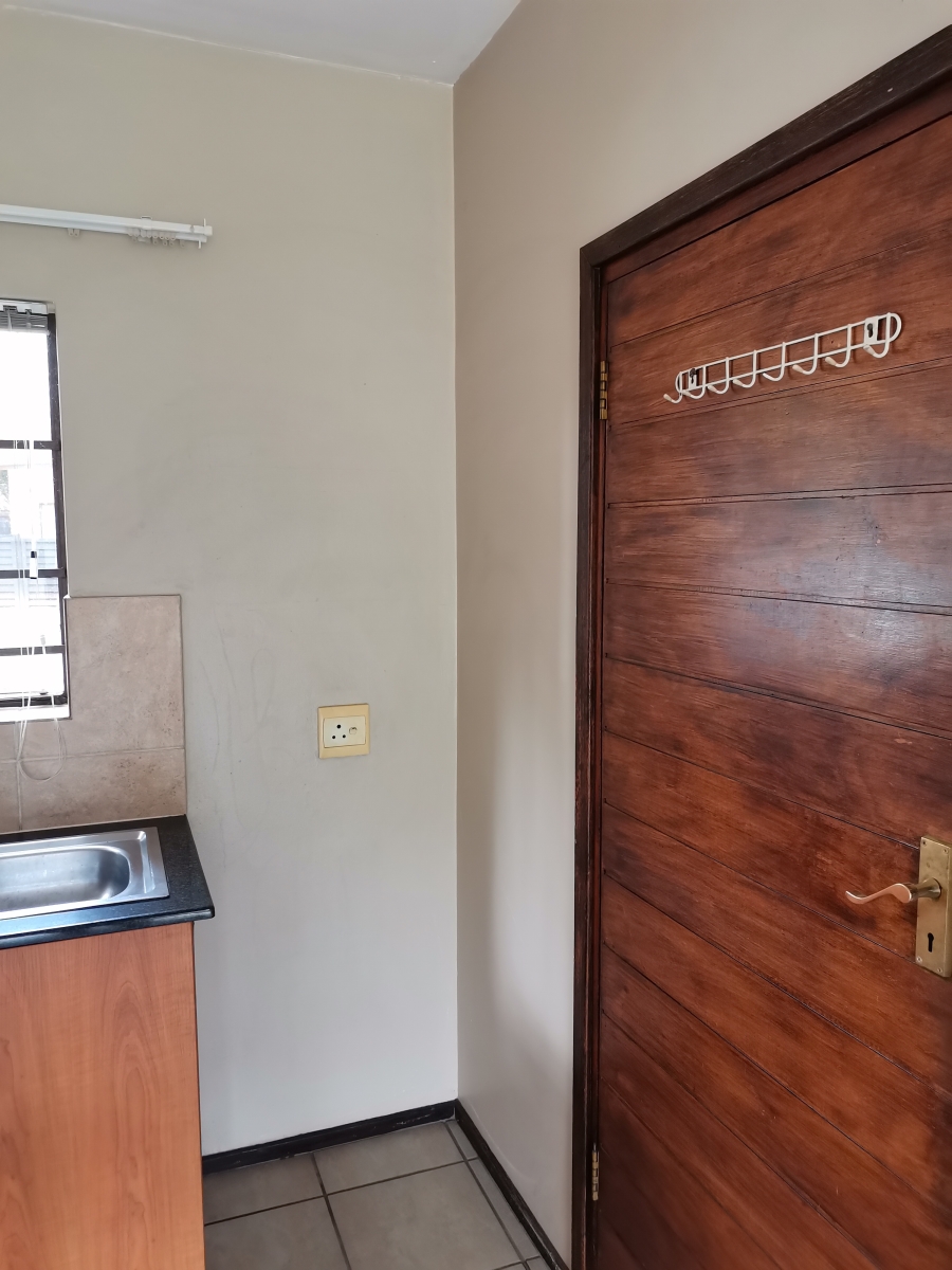 3 Bedroom Property for Sale in Sonneveld Gauteng