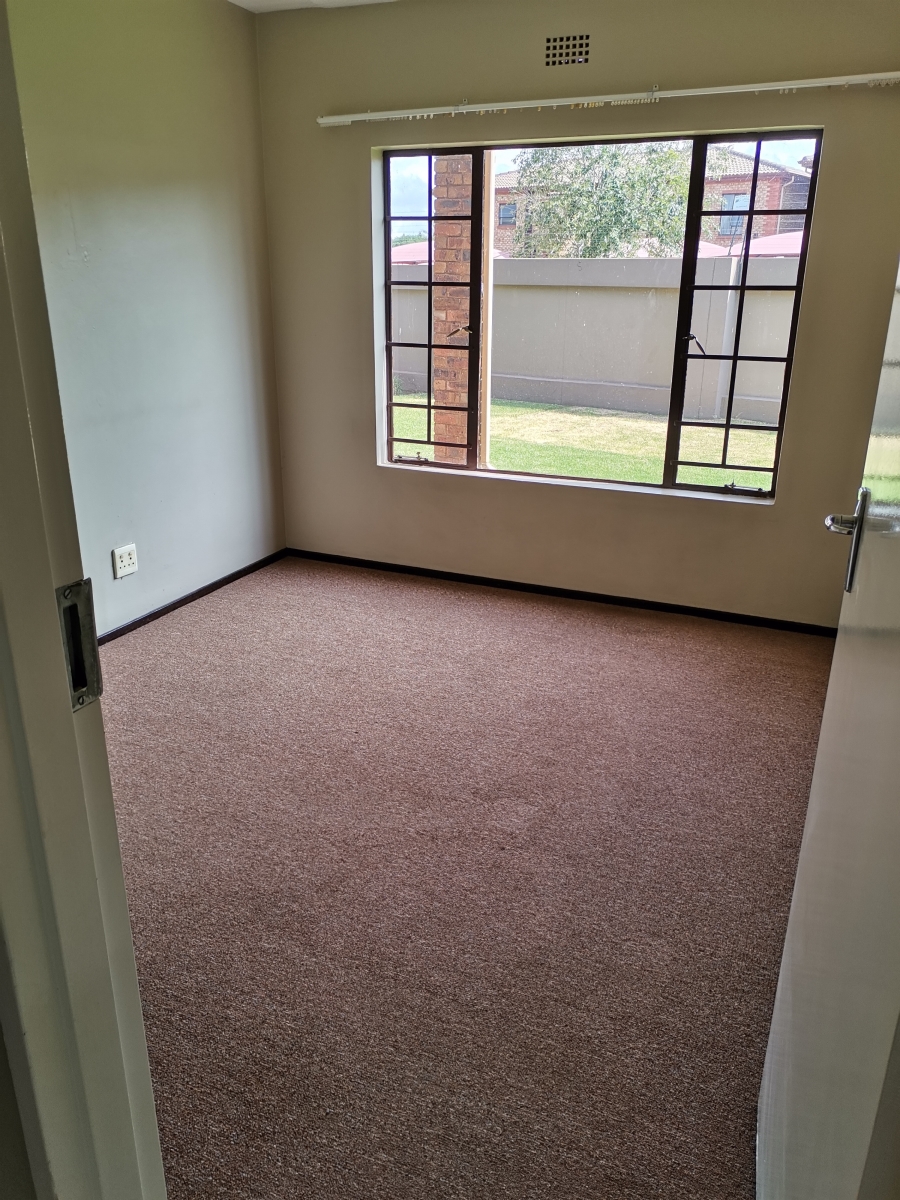 3 Bedroom Property for Sale in Sonneveld Gauteng