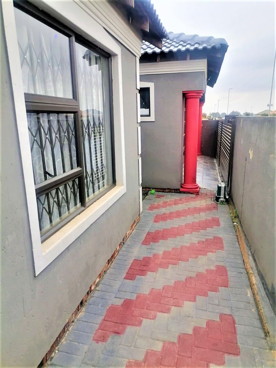 3 Bedroom Property for Sale in Crystal Park Gauteng