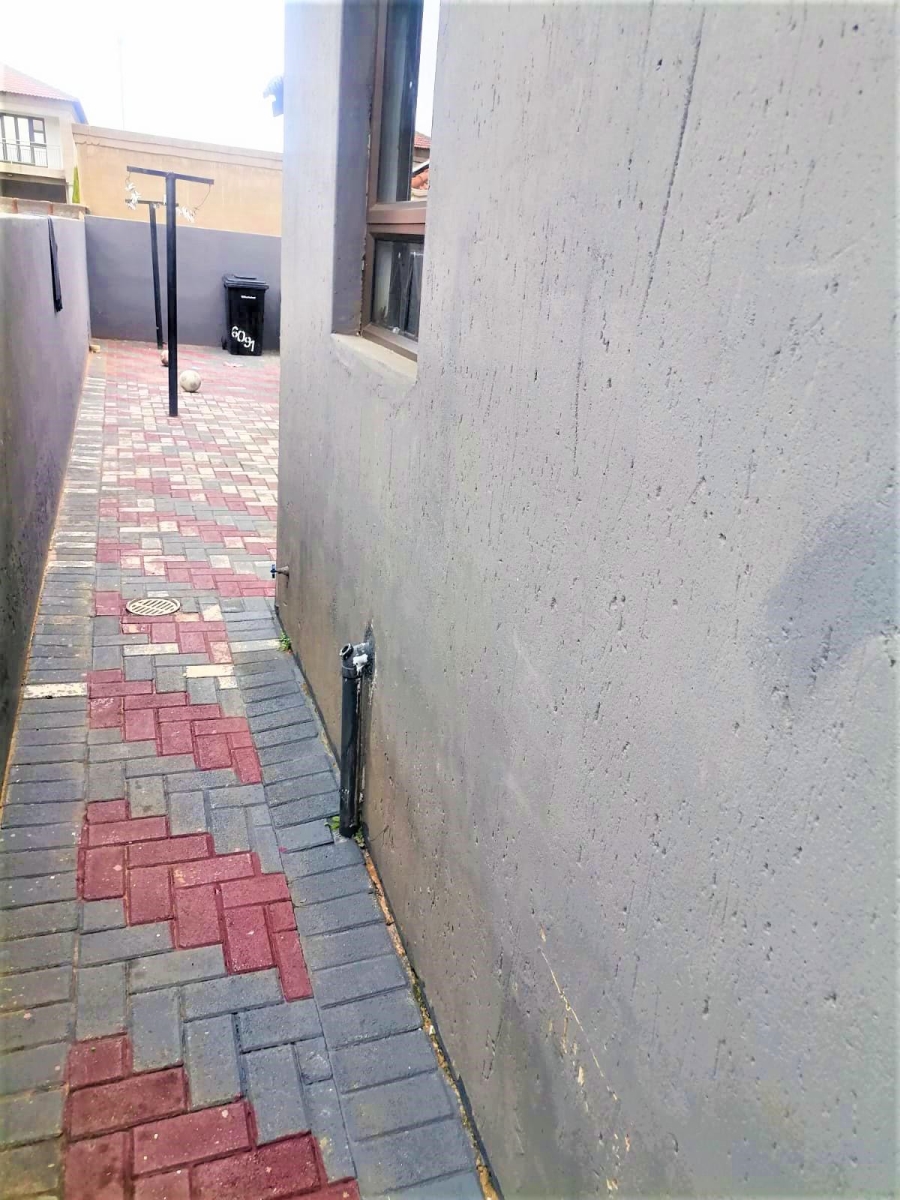3 Bedroom Property for Sale in Crystal Park Gauteng