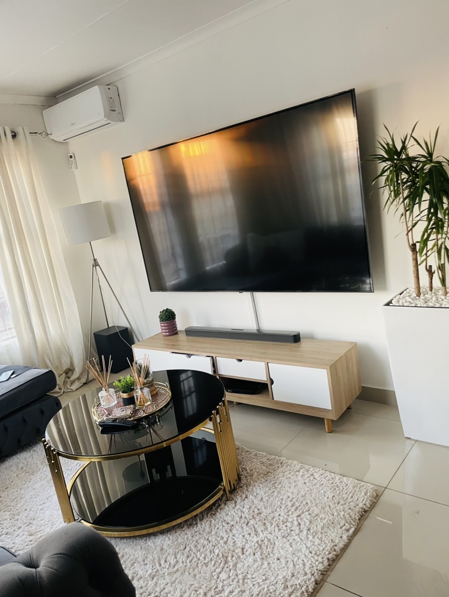 3 Bedroom Property for Sale in Clayville Gauteng
