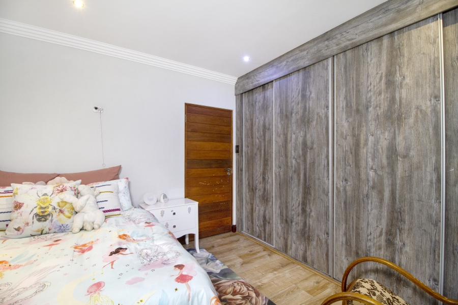5 Bedroom Property for Sale in Wingate Park Gauteng