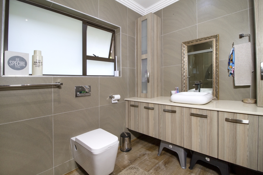5 Bedroom Property for Sale in Wingate Park Gauteng