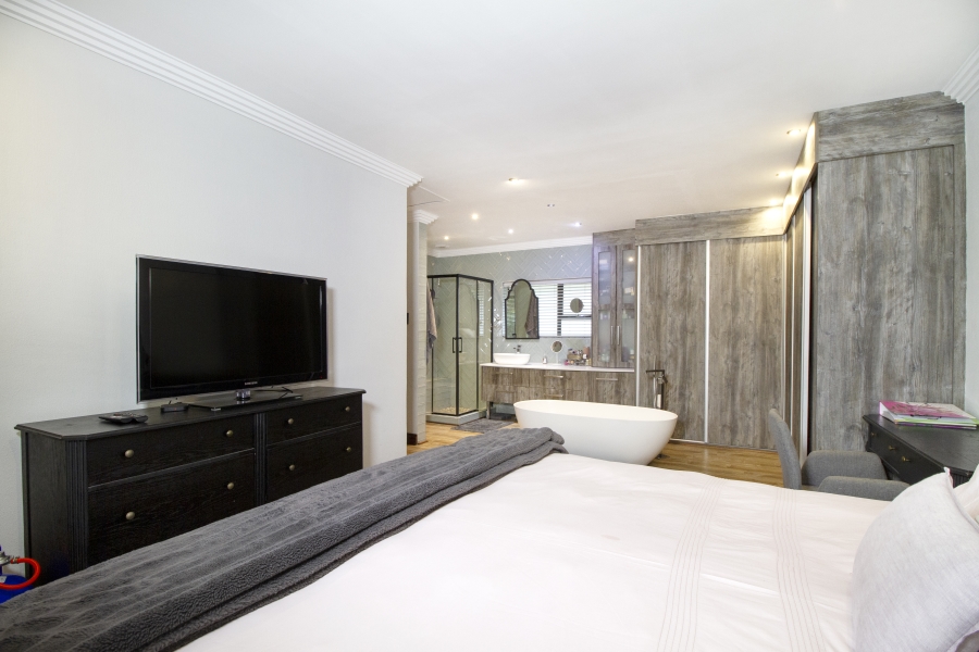 5 Bedroom Property for Sale in Wingate Park Gauteng