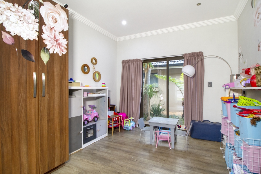 5 Bedroom Property for Sale in Wingate Park Gauteng