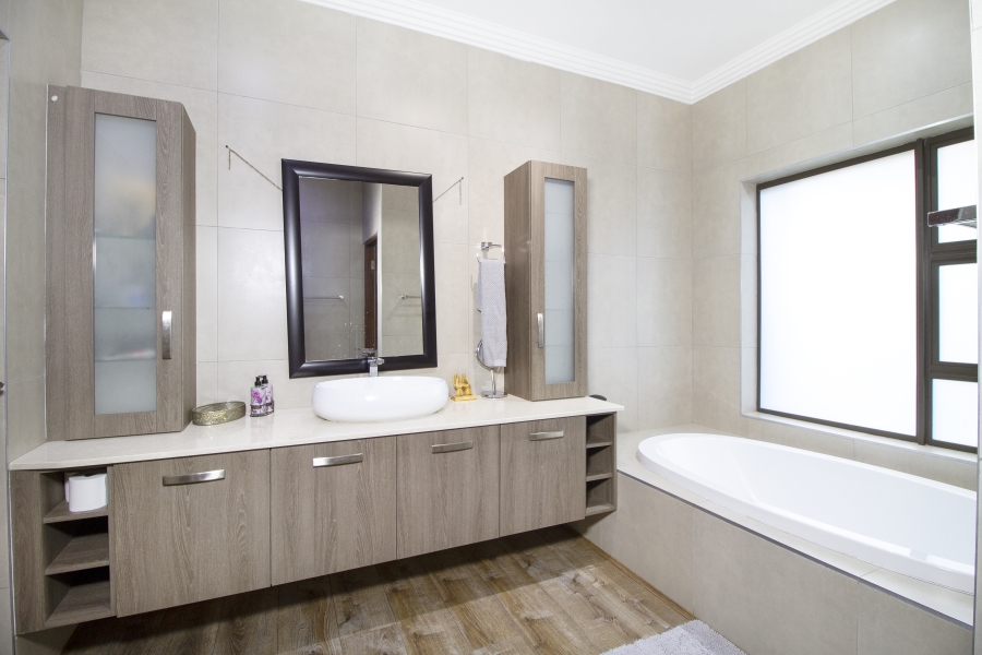5 Bedroom Property for Sale in Wingate Park Gauteng