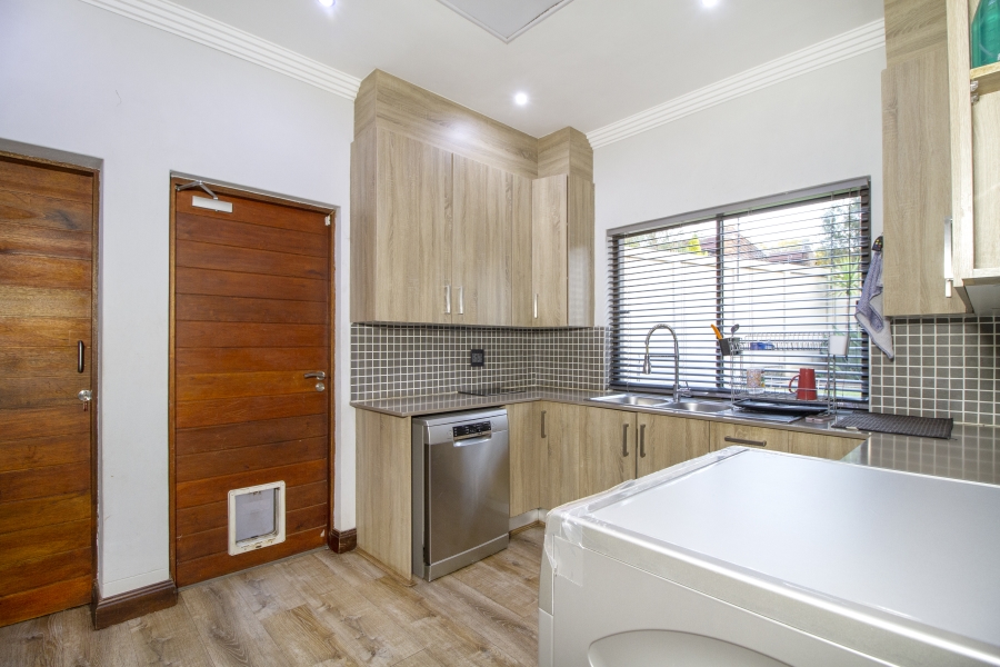 5 Bedroom Property for Sale in Wingate Park Gauteng