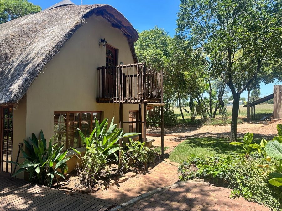 8 Bedroom Property for Sale in Monavoni A H Gauteng