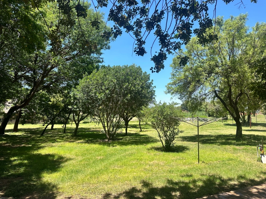 8 Bedroom Property for Sale in Monavoni A H Gauteng