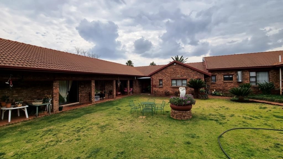 15 Bedroom Property for Sale in Raslouw Gauteng