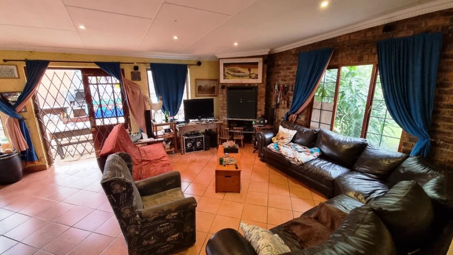 15 Bedroom Property for Sale in Raslouw Gauteng