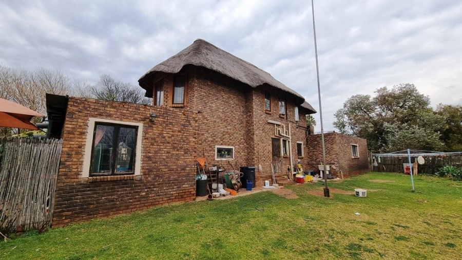 15 Bedroom Property for Sale in Raslouw Gauteng