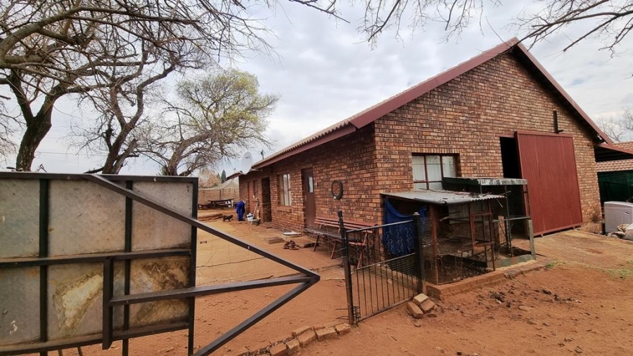 15 Bedroom Property for Sale in Raslouw Gauteng