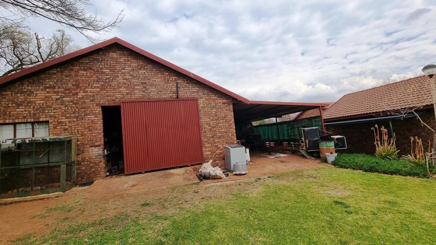 15 Bedroom Property for Sale in Raslouw Gauteng