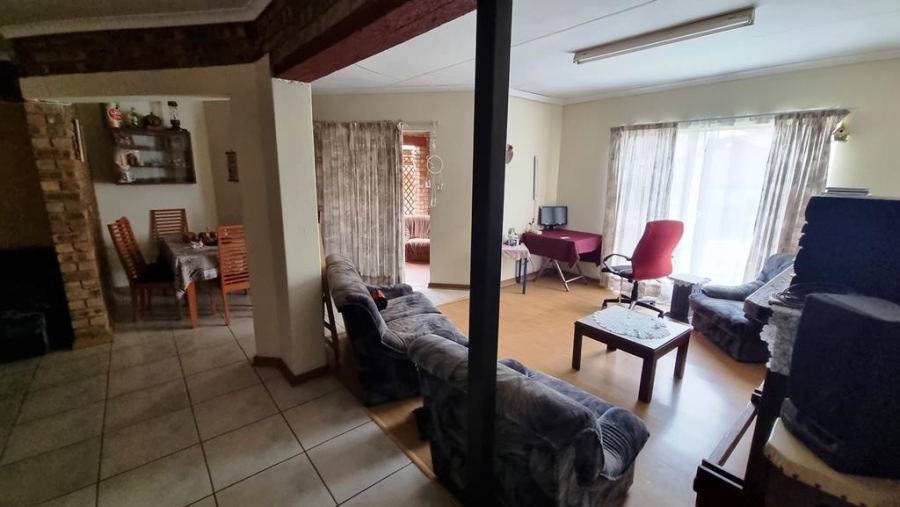 15 Bedroom Property for Sale in Raslouw Gauteng