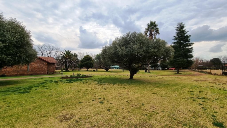 15 Bedroom Property for Sale in Raslouw Gauteng