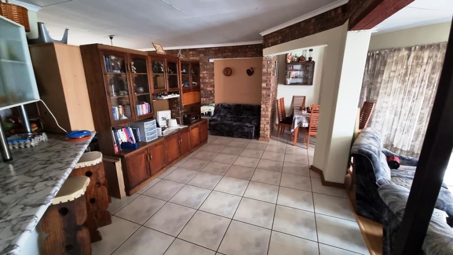 15 Bedroom Property for Sale in Raslouw Gauteng