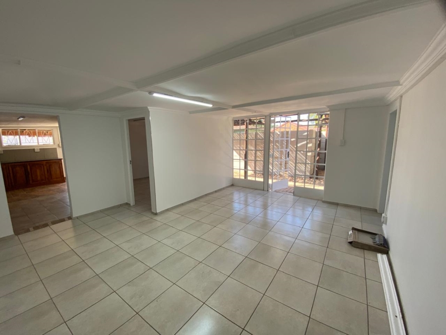 To Let 1 Bedroom Property for Rent in Waverley Gauteng