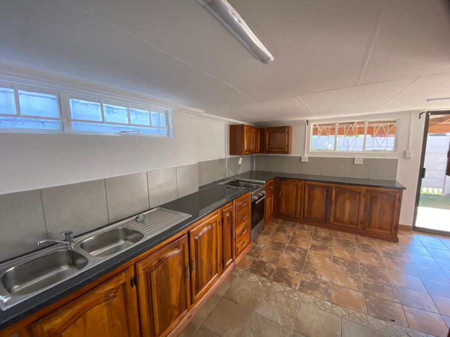 To Let 1 Bedroom Property for Rent in Waverley Gauteng