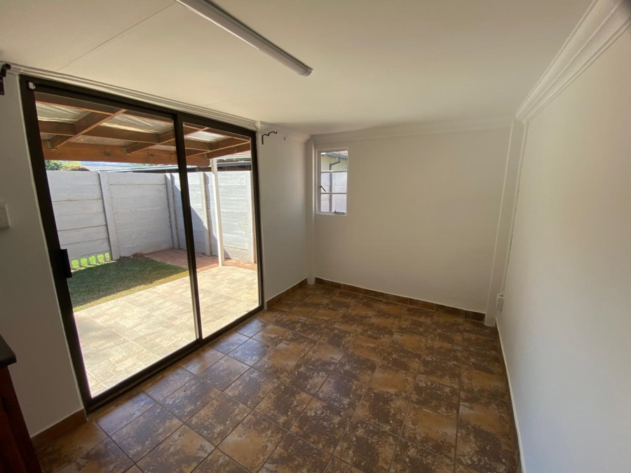 To Let 1 Bedroom Property for Rent in Waverley Gauteng