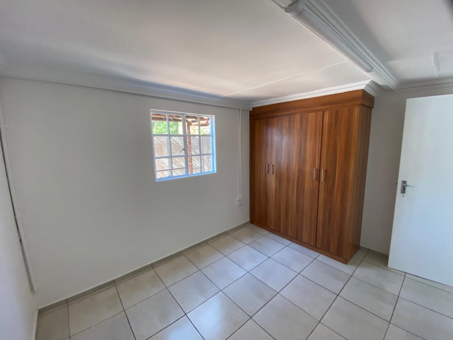 To Let 1 Bedroom Property for Rent in Waverley Gauteng