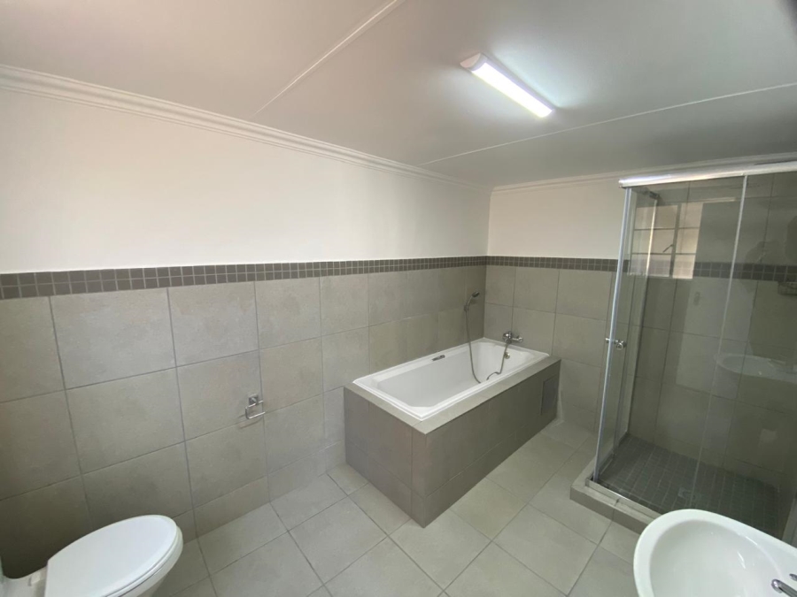 To Let 1 Bedroom Property for Rent in Waverley Gauteng