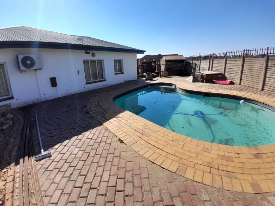 3 Bedroom Property for Sale in West Park Gauteng