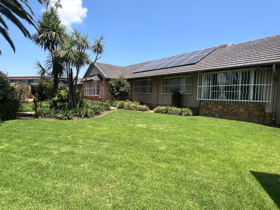 5 Bedroom Property for Sale in Alberante Gauteng