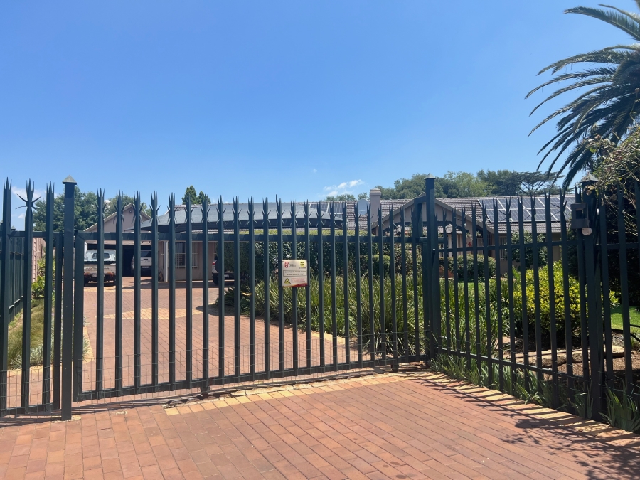 5 Bedroom Property for Sale in Alberante Gauteng