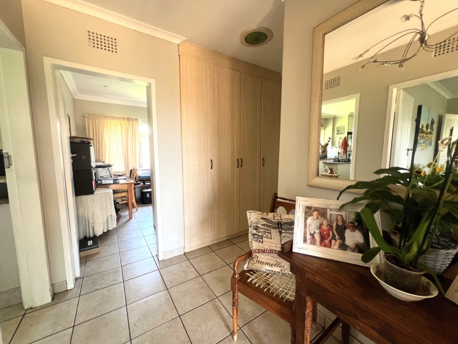 5 Bedroom Property for Sale in Alberante Gauteng