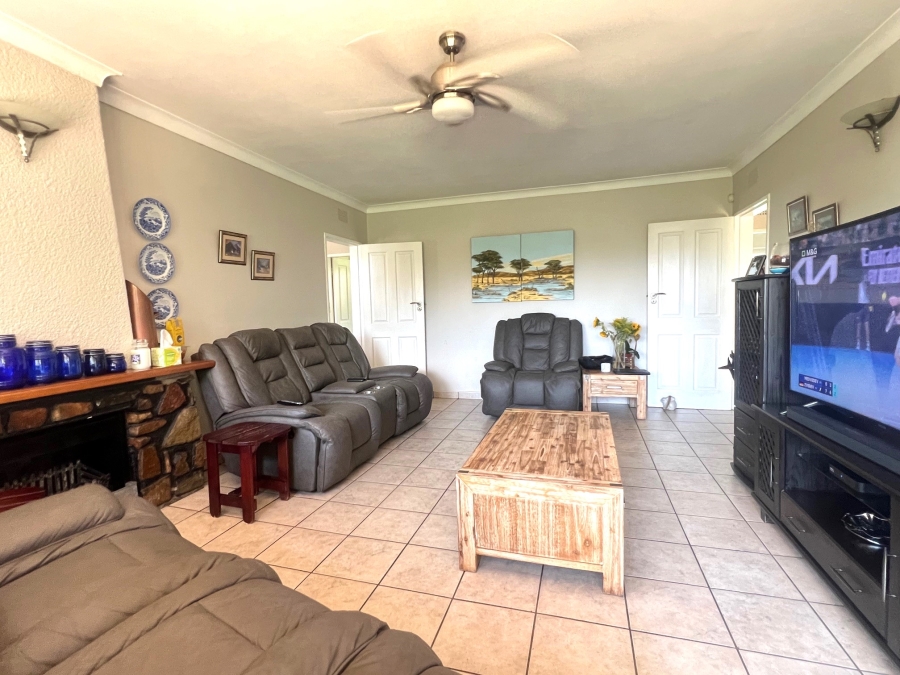 5 Bedroom Property for Sale in Alberante Gauteng