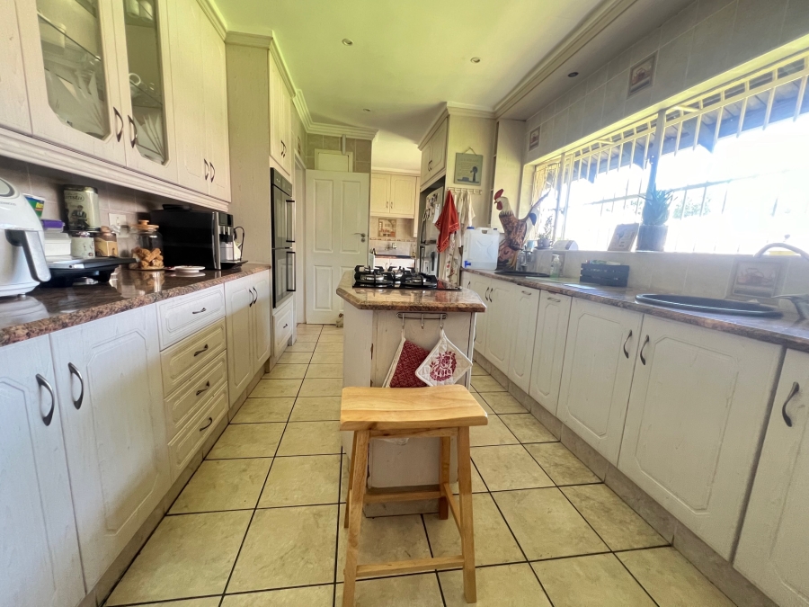 5 Bedroom Property for Sale in Alberante Gauteng