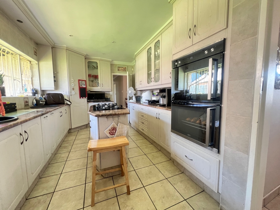 5 Bedroom Property for Sale in Alberante Gauteng