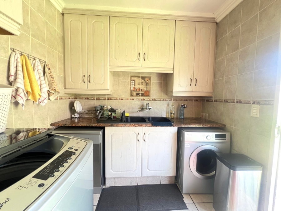 5 Bedroom Property for Sale in Alberante Gauteng