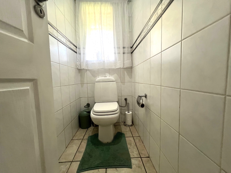 5 Bedroom Property for Sale in Alberante Gauteng