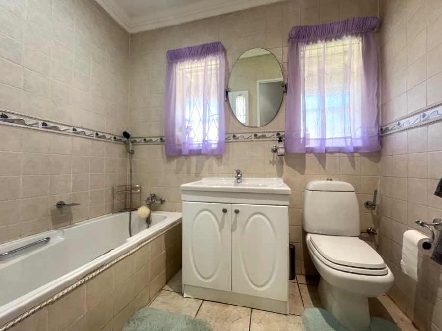 5 Bedroom Property for Sale in Alberante Gauteng