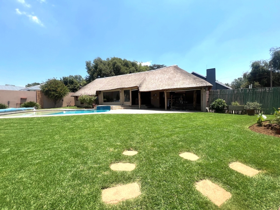 5 Bedroom Property for Sale in Alberante Gauteng