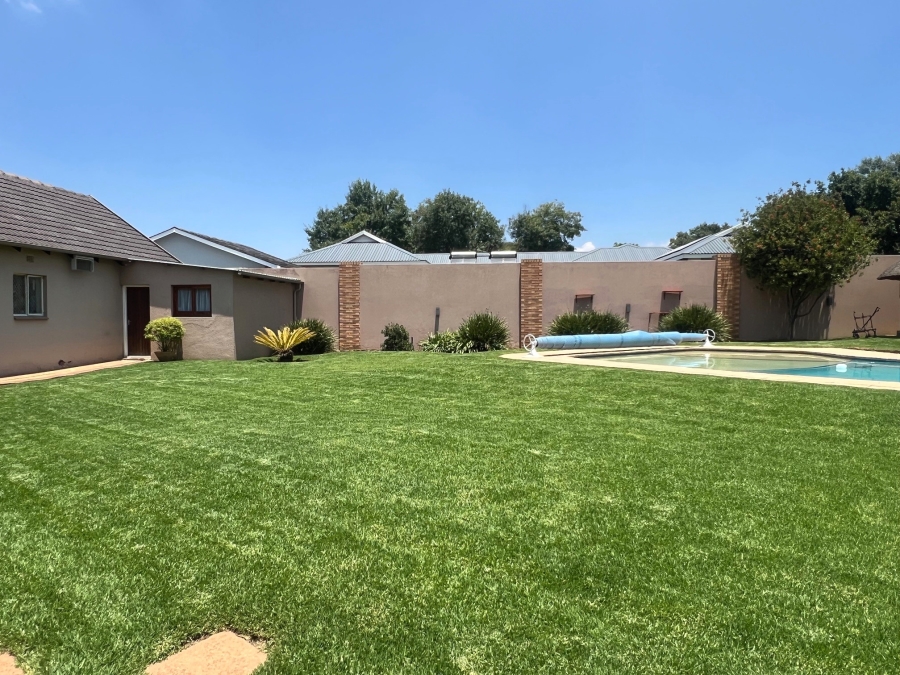 5 Bedroom Property for Sale in Alberante Gauteng