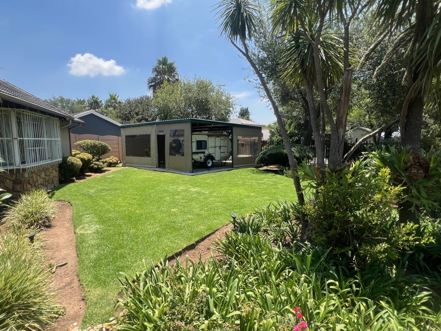 5 Bedroom Property for Sale in Alberante Gauteng