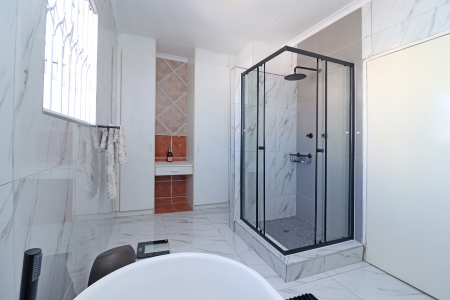 4 Bedroom Property for Sale in Broadacres Gauteng
