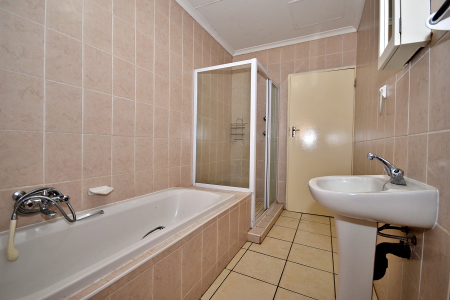 2 Bedroom Property for Sale in Sonneglans Gauteng
