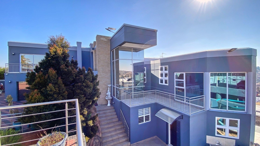 6 Bedroom Property for Sale in Bassonia Gauteng